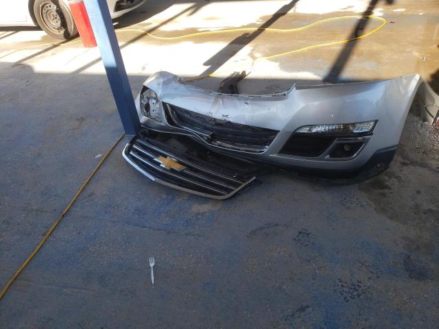 1GNKRGKD0FJ380863 - 2015 CHEVROLET TRAVERSE LT Gümüş foto 13