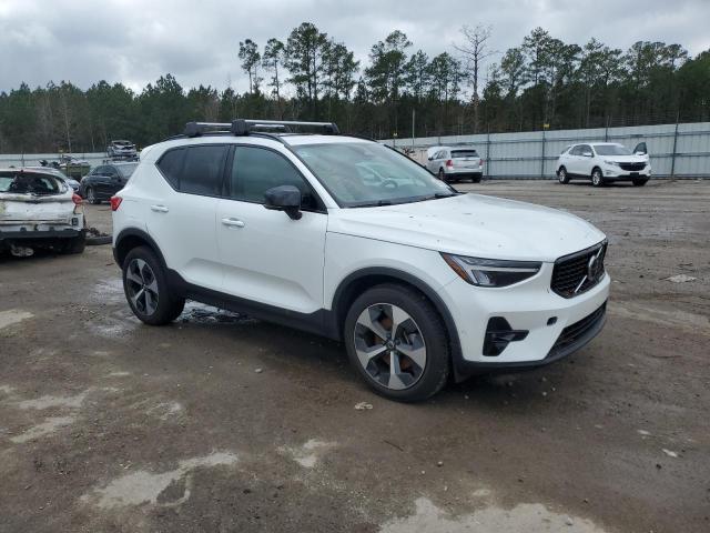 YV4K92HW5P2044221 - 2023 VOLVO XC40 PLUS WHITE photo 4