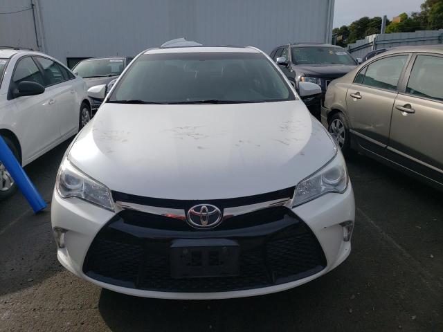 4T1BF1FKXGU153828 - 2016 TOYOTA CAMRY LE WHITE photo 5