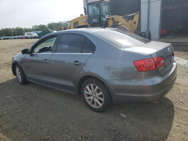 3VWDP7AJ5DM449235 - 2013 VOLKSWAGEN JETTA SE Grau Foto 2