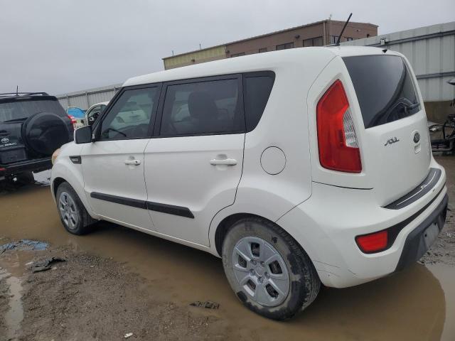 KNDJT2A54D7505019 - 2013 KIA SOUL WHITE photo 2