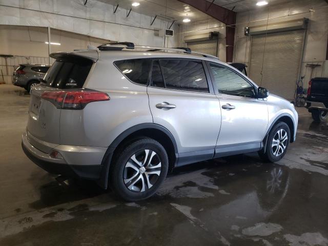 2T3BFREV2HW591407 - 2017 TOYOTA RAV4 LE Արծաթագույն լուսանկար 3