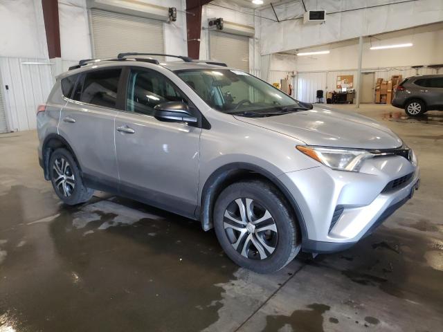 2T3BFREV2HW591407 - 2017 TOYOTA RAV4 LE Արծաթագույն լուսանկար 4