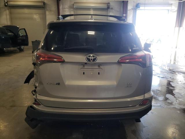 2T3BFREV2HW591407 - 2017 TOYOTA RAV4 LE Արծաթագույն լուսանկար 6
