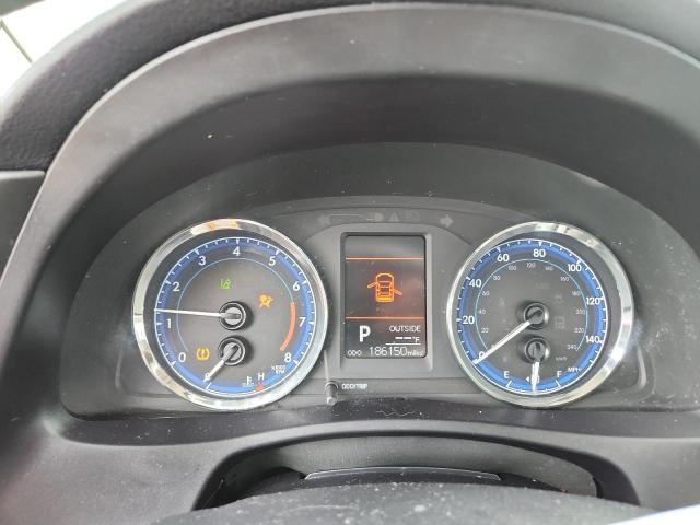 5YFBURHE9HP680306 - 2017 TOYOTA COROLLA L SILVER photo 9