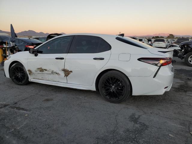 4T1G11AK5MU435771 - 2021 TOYOTA CAMRY SE WHITE photo 2