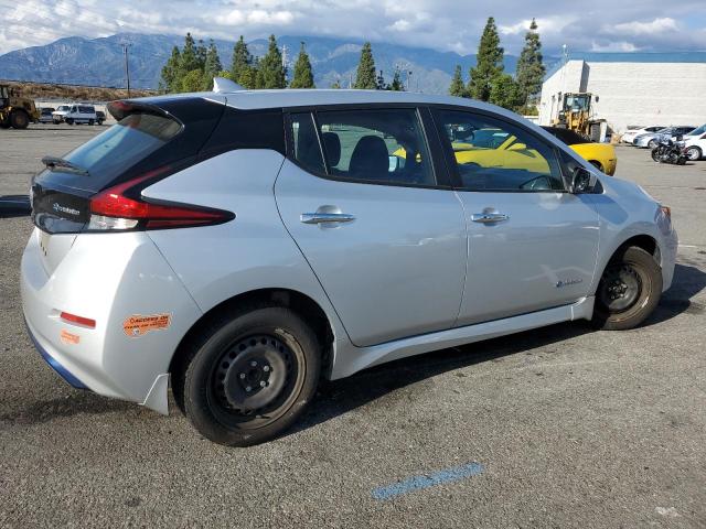 1N4AZ1CP0JC313998 - 2018 NISSAN LEAF S SILVER photo 3