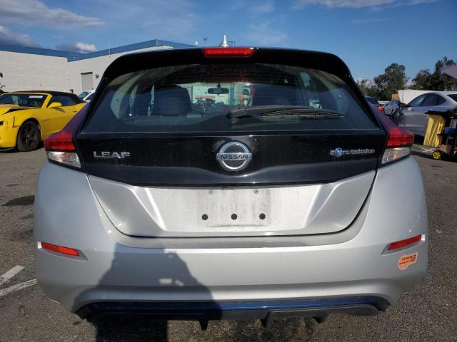 1N4AZ1CP0JC313998 - 2018 NISSAN LEAF S SILVER photo 6