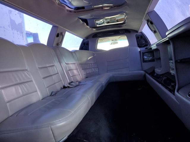 1L1FM81W2YY852957 - 2000 LINCOLN TOWN CAR EXECUTIVE თეთრი ფოტო 11