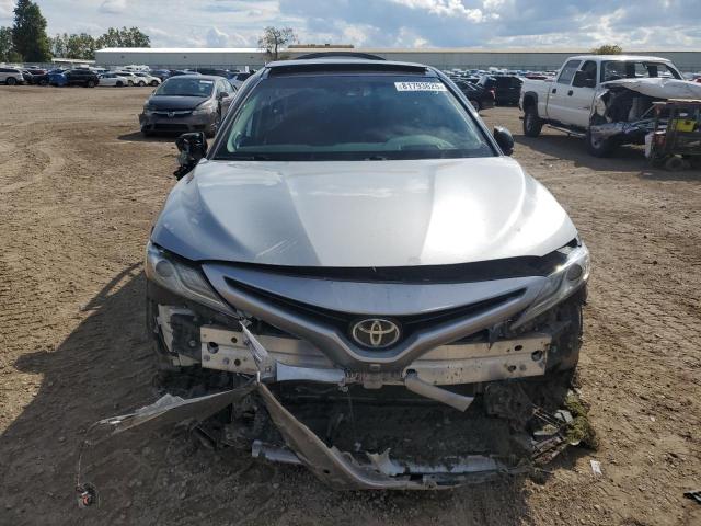 4T1BZ1HK3KU024410 - 2019 TOYOTA CAMRY XSE ვერცხლისფერი ფოტო 5
