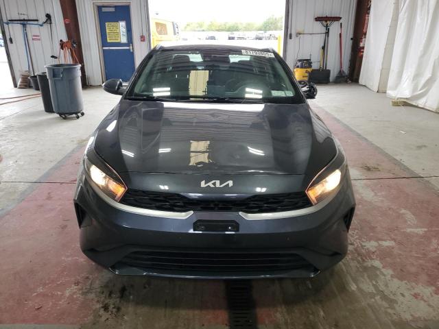 3KPF24AD8NE431598 - 2022 KIA FORTE FE 石墨色 照片 5