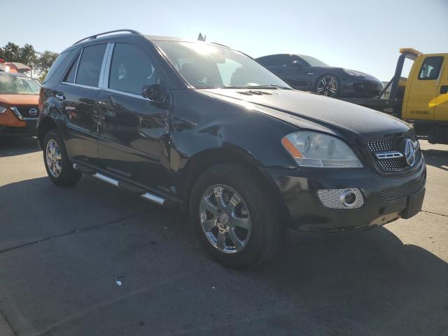 4JGBB86E67A199950 - 2007 MERCEDES-BENZ ML 350 შავი ფოტო 4