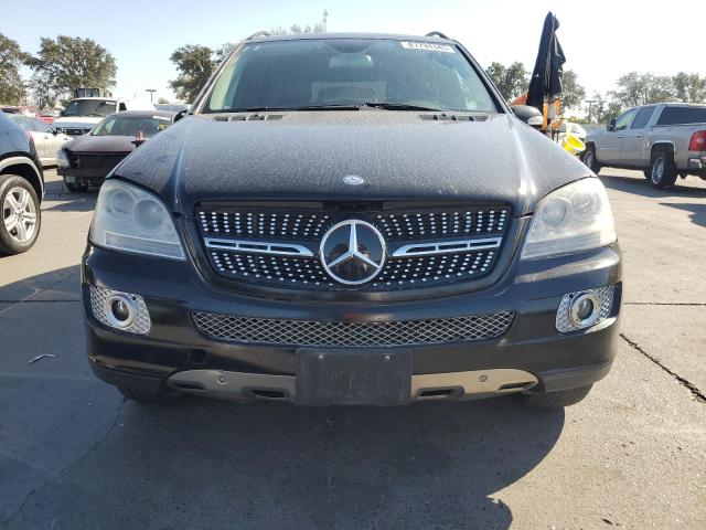 4JGBB86E67A199950 - 2007 MERCEDES-BENZ ML 350 შავი ფოტო 5