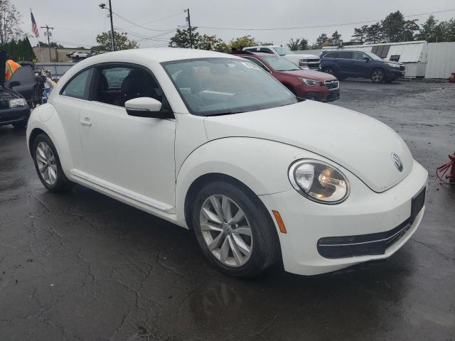 3VWRL7AT1DM663576 - 2013 VOLKSWAGEN BEETLE 白色 照片 4