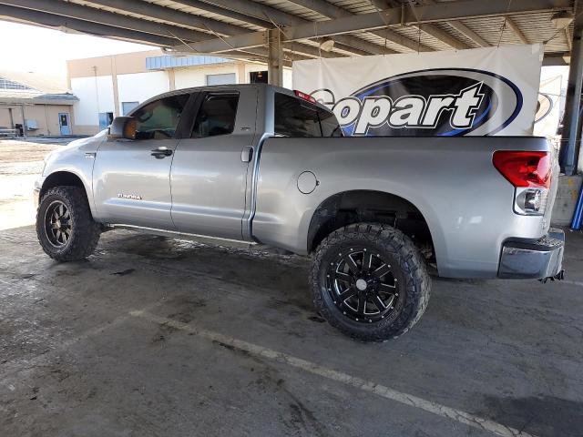 5TFRV541X7X014708 - 2007 TOYOTA TUNDRA DOUBLE CAB SR5 SILVER photo 2