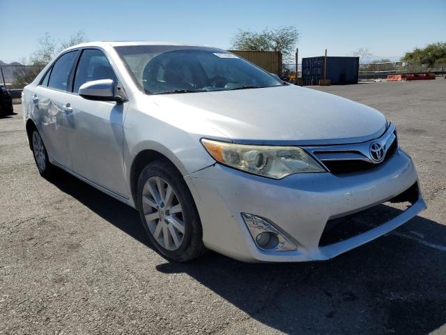 4T1BK1FK7EU546095 - 2014 TOYOTA CAMRY SE 银色 照片 4