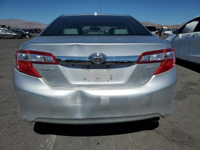 4T1BK1FK7EU546095 - 2014 TOYOTA CAMRY SE 银色 照片 6