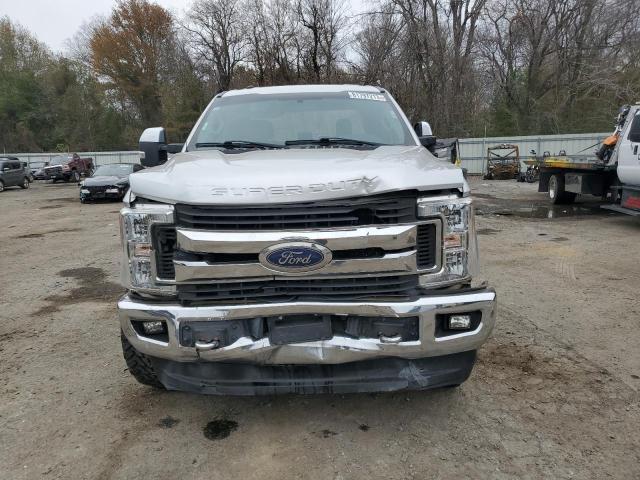 1FT7W2BT6JEB18719 - 2018 FORD 1220 SUPER DUTY SILVER photo 5