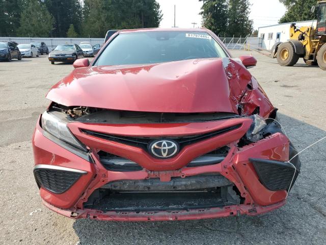 4T1T11BK8MU043722 - 2021 TOYOTA CAMRY SE 红色 照片 5