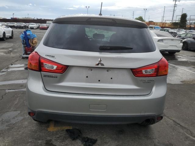 4A4AP3AU9FE032386 - 2015 MITSUBISHI OUTLANDER ES SILVER photo 6