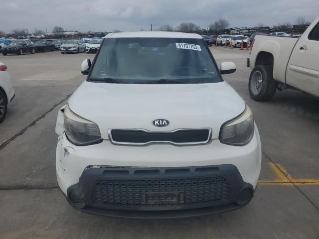 KNDJN2A23F7195612 - 2015 KIA SOUL WHITE photo 5