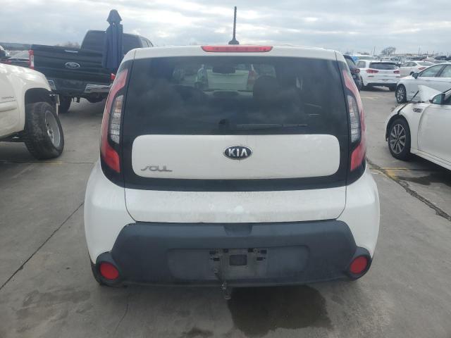 KNDJN2A23F7195612 - 2015 KIA SOUL WHITE photo 6