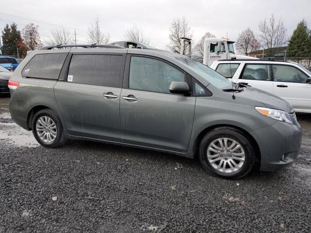 5TDYK3DC8DS391629 - 2013 TOYOTA SIENNA XLE GREEN photo 4