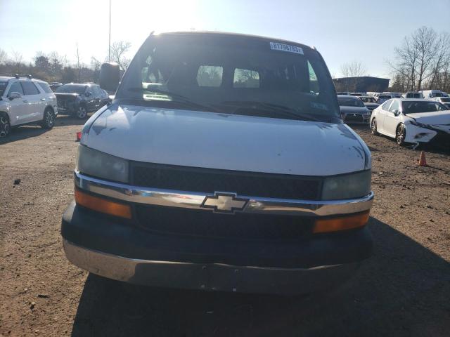 1GAHG35U851240550 - 2005 CHEVROLET EXPRESS G3 WHITE photo 5