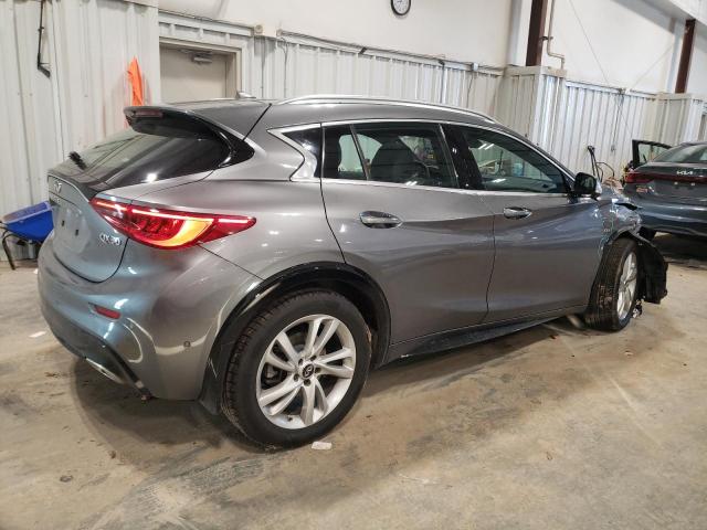 SJKCH5CP6JA003490 - 2018 INFINITI QX30 BASE PURE GRAY photo 3