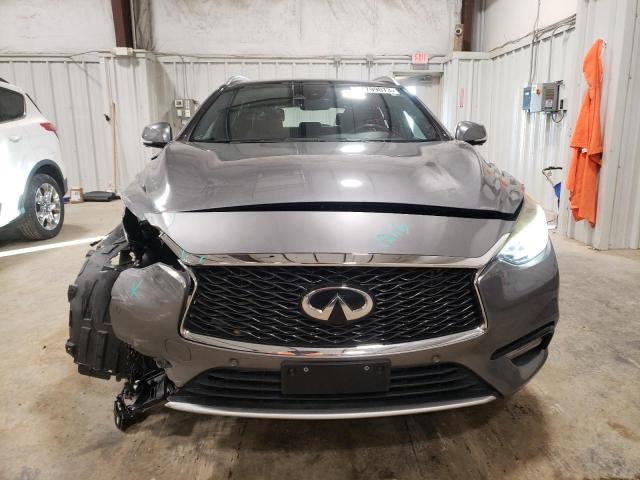 SJKCH5CP6JA003490 - 2018 INFINITI QX30 BASE PURE GRAY photo 5