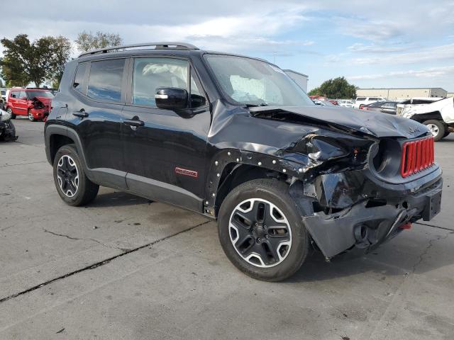 ZACCJBCT3FPC09294 - 2015 JEEP RENEGADE TRAILHAWK BLACK photo 4