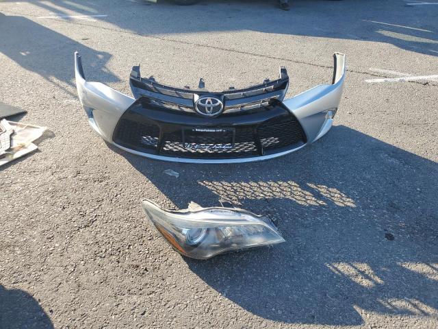 4T1BF1FK0FU496887 - 2015 TOYOTA CAMRY LE ვერცხლისფერი ფოტო 12