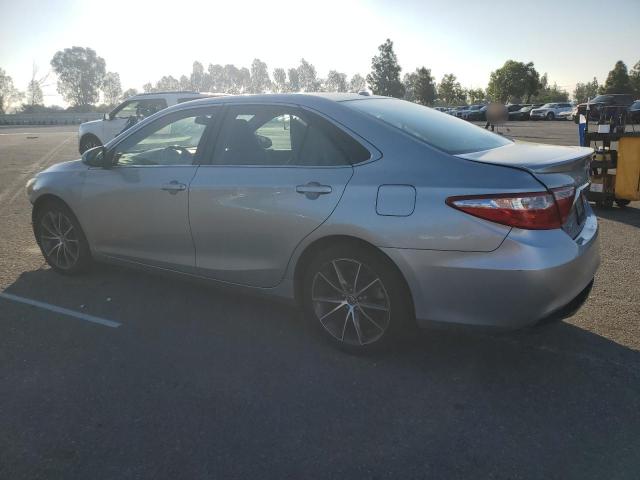 4T1BF1FK0FU496887 - 2015 TOYOTA CAMRY LE ვერცხლისფერი ფოტო 2