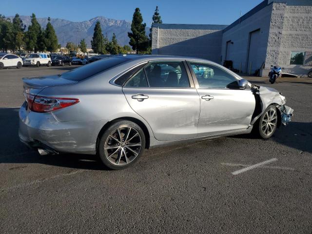 4T1BF1FK0FU496887 - 2015 TOYOTA CAMRY LE ვერცხლისფერი ფოტო 3