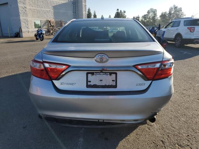 4T1BF1FK0FU496887 - 2015 TOYOTA CAMRY LE ვერცხლისფერი ფოტო 6