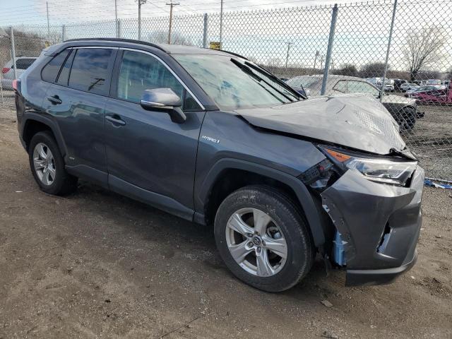 4T3R6RFV9LU005677 - 2020 TOYOTA RAV4 XLE GRAY photo 4