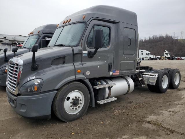 1FUJGHDV2HLJG0447 - 2017 FREIGHTLINER CASCADIA 1 WHITE photo 2