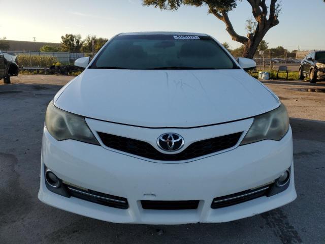 4T1BF1FK2CU198403 - 2012 TOYOTA CAMRY BASE Blanco foto 5