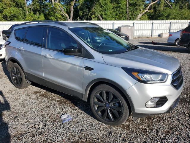 1FMCU0GD7JUB97412 - 2018 FORD ESCAPE SE Gümüş foto 4