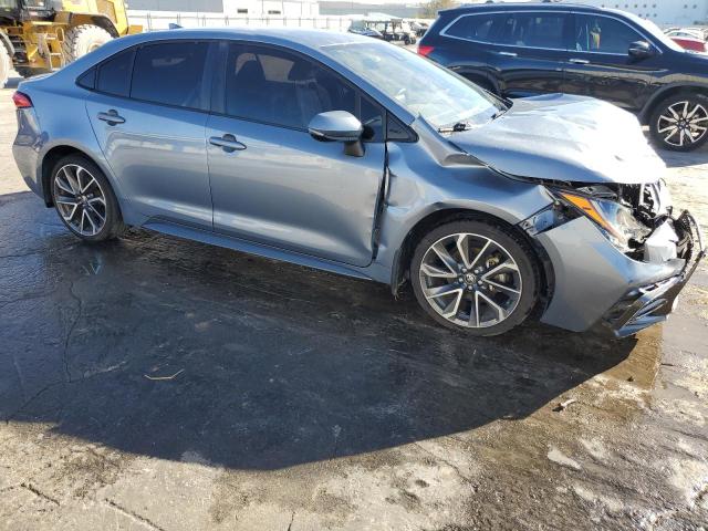 JTDS4RCE8LJ027390 - 2020 TOYOTA COROLLA SE SILVER photo 4