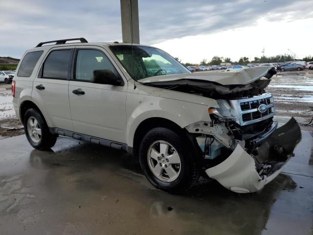 1FMCU9D76CKB68890 - 2012 FORD ESCAPE XLT WHITE photo 4