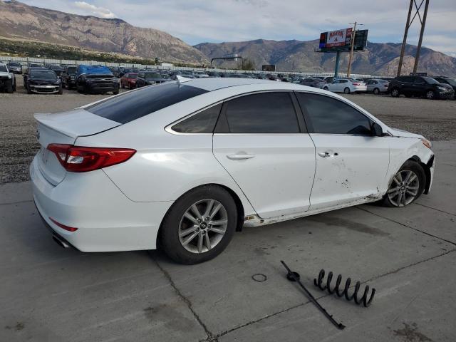 5NPE24AF6FH217056 - 2015 HYUNDAI SONATA SE WHITE photo 3