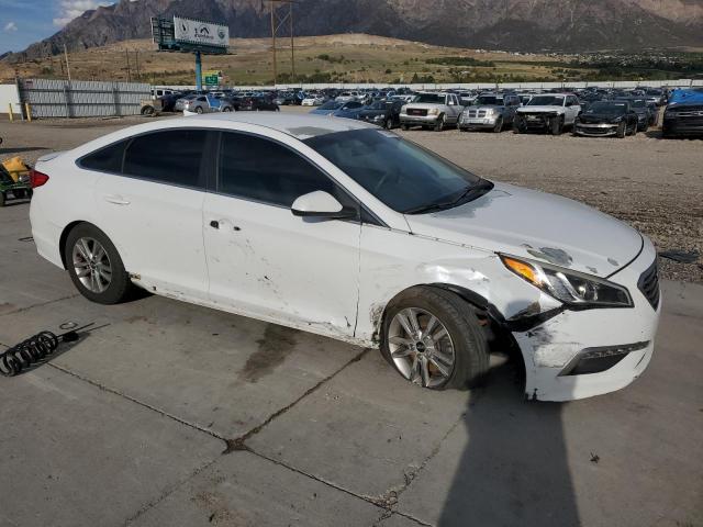 5NPE24AF6FH217056 - 2015 HYUNDAI SONATA SE WHITE photo 4