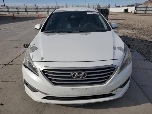 5NPE24AF6FH217056 - 2015 HYUNDAI SONATA SE WHITE photo 5