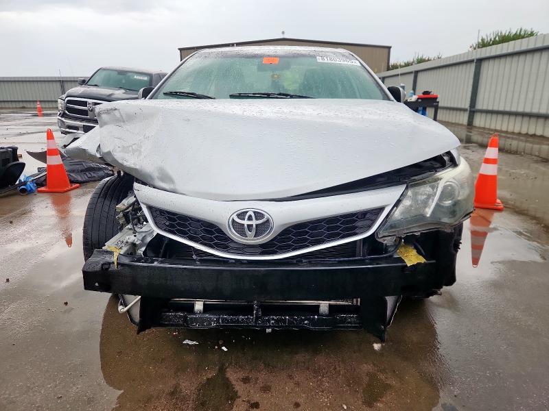 4T1BF1FK1CU171113 - 2012 TOYOTA CAMRY BASE Srebrny zdjęcie 5