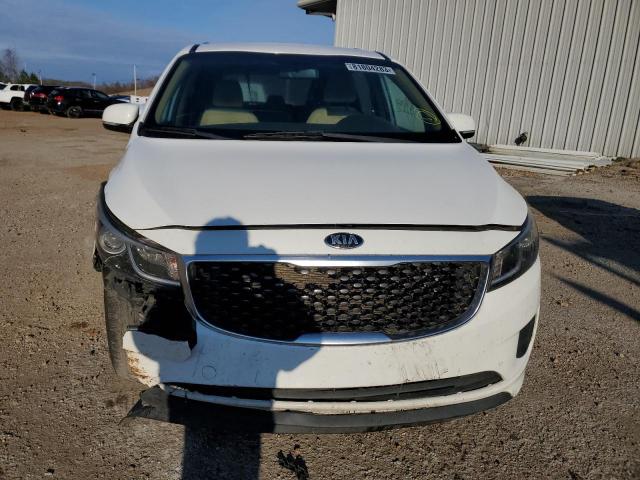 KNDMB5C10G6131630 - 2016 KIA SEDONA LX WHITE photo 5