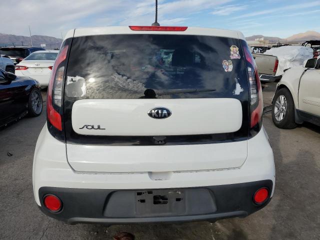 KNDJN2A21J7536790 - 2018 KIA SOUL WHITE photo 6