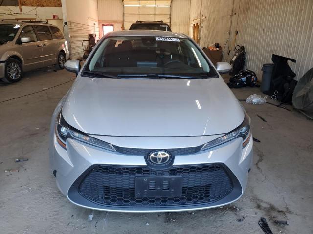 5YFEPMAE2NP367076 - 2022 TOYOTA COROLLA LE Gümüş foto 5
