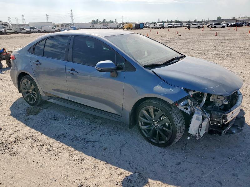 5YFS4MCE2RP208170 - 2024 TOYOTA COROLLA SE ნაცრისფერი ფოტო 4