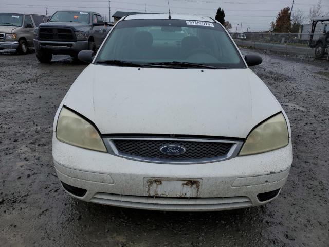 1FAFP34N45W245133 - 2005 FORD FOCUS ZX4 WHITE photo 5